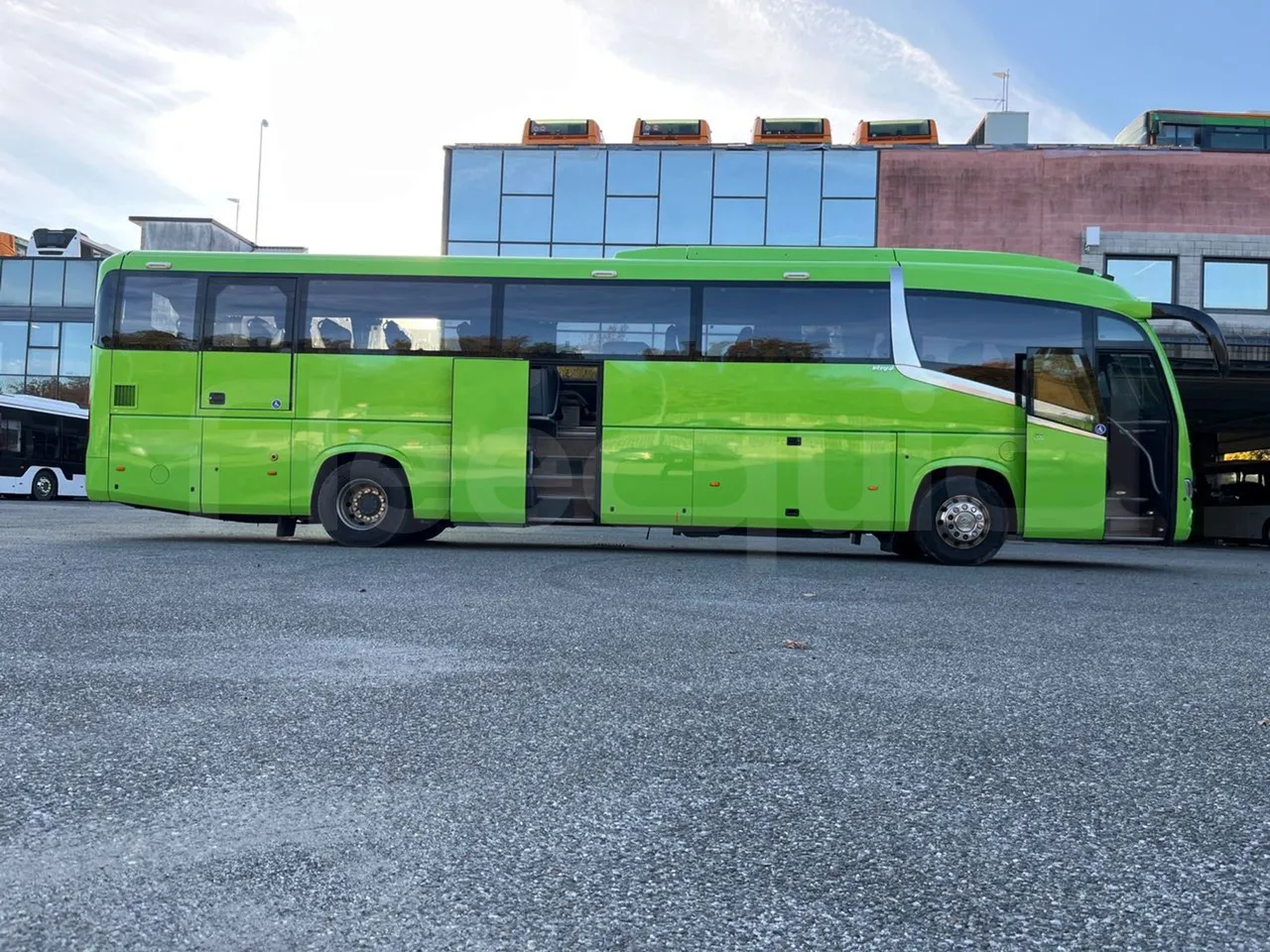 Irizar i6 13.35 - EUR6 - 330kW - 12.92m - right side doors open
