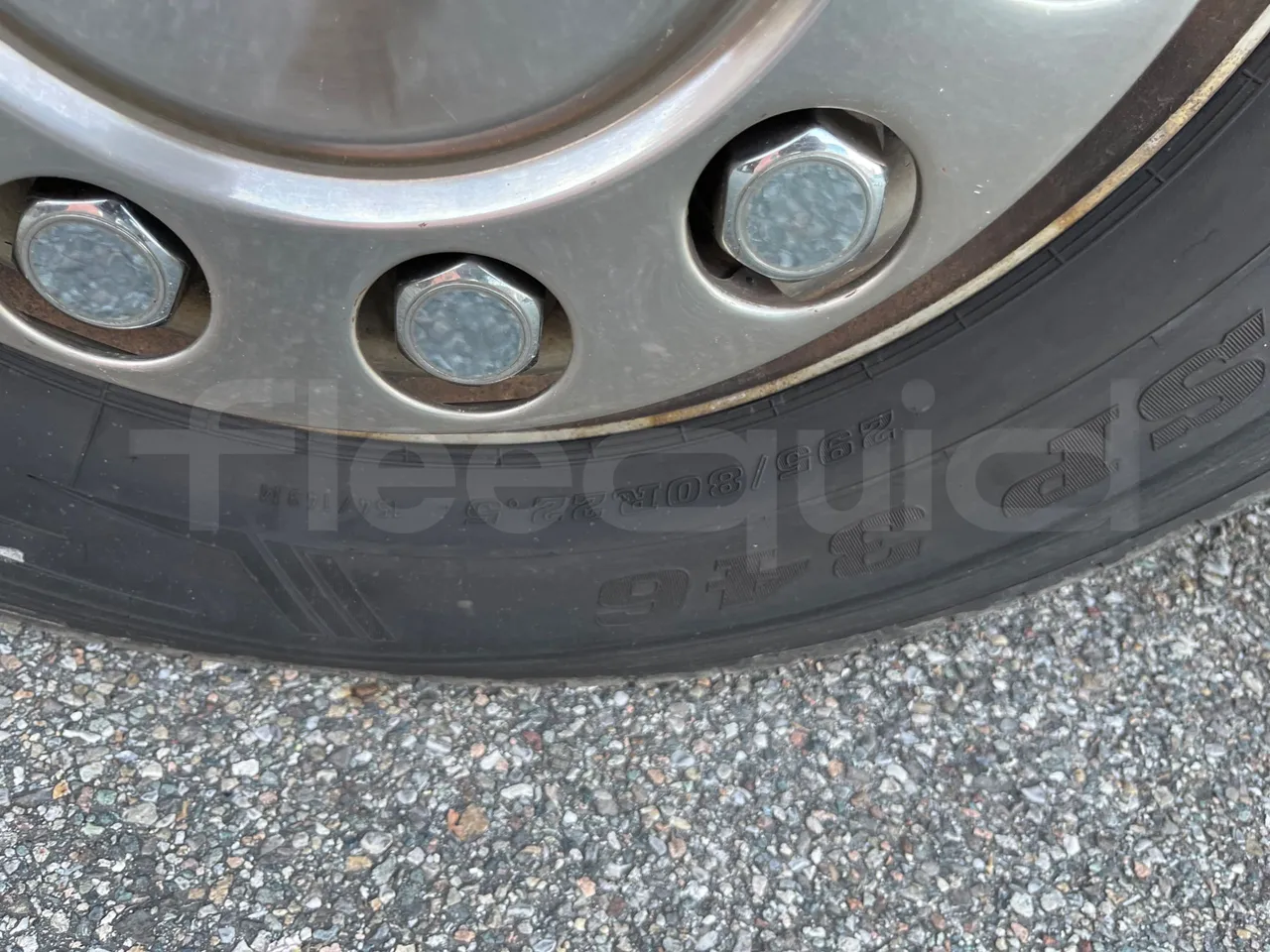 Irizar i6 13.35 - EUR6 - 330kW - 12.92m - front left tire measurements