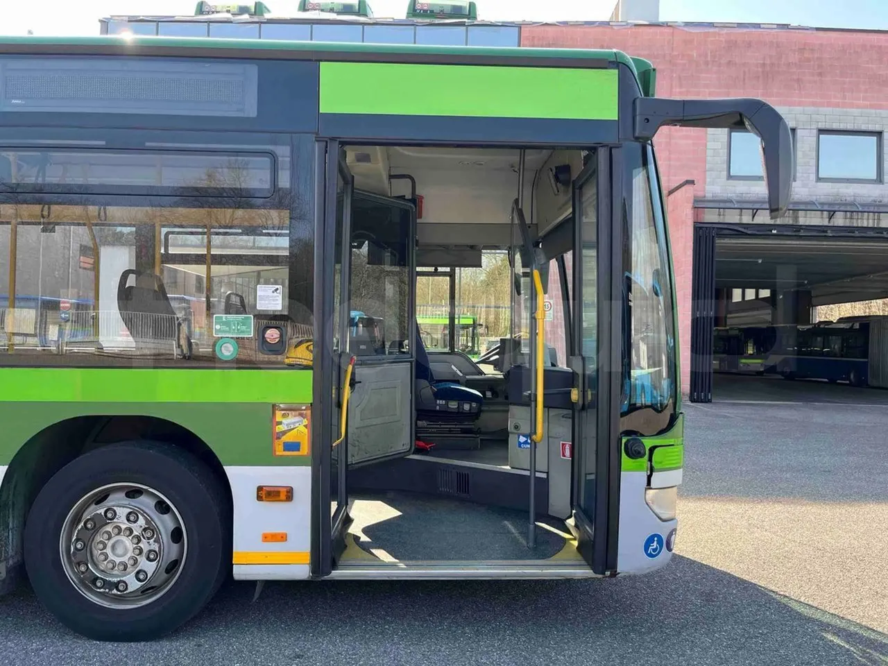 Mercedes-Benz Citaro G - Front Door Open