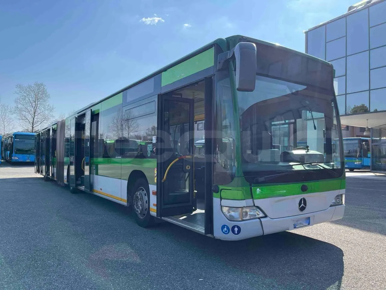 Mercedes-Benz Citaro G - 3/4 Front Right Side Doors Open