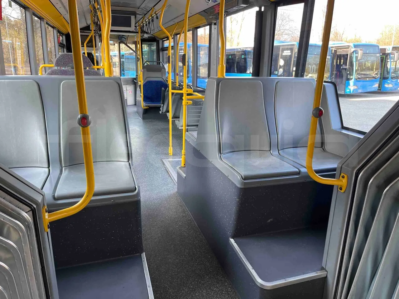 Mercedes-Benz Citaro G - Forward Seats From Middle Position