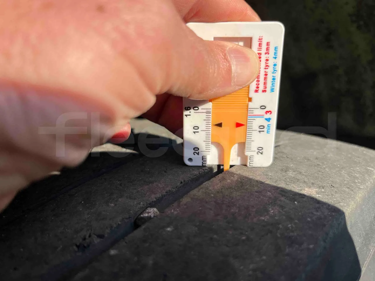 Mercedes-Benz Citaro G - Second Axle Left Side: Tyre Thickness