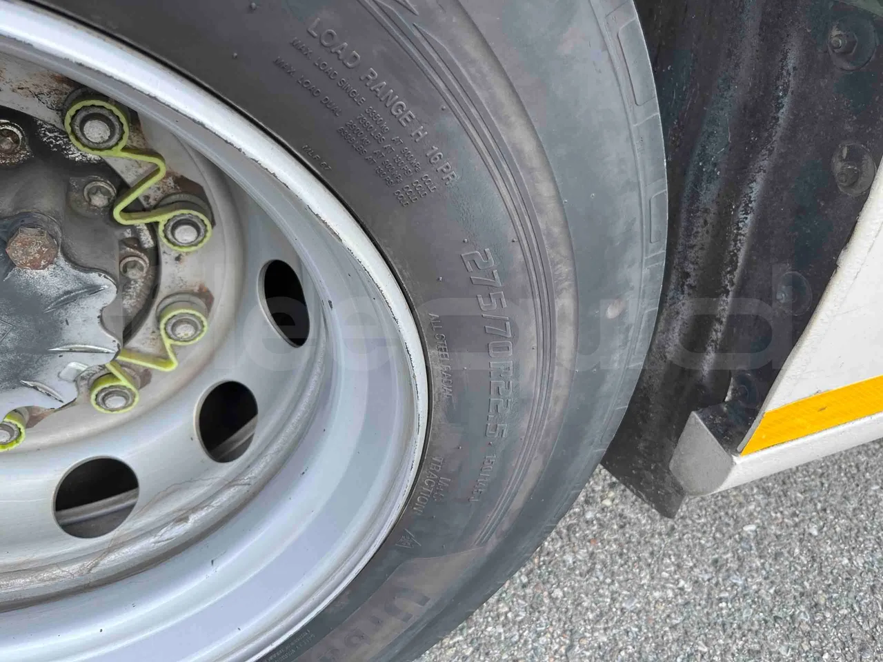 Mercedes-Benz Citaro G - First Axle Left Side: Tyre Tread