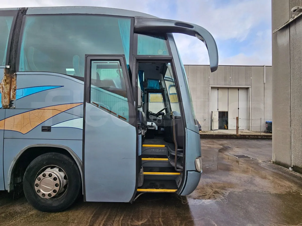 Scania Irizar K124EB / Euro 3 - 309 Kw - 12 Mt - front door 1 open