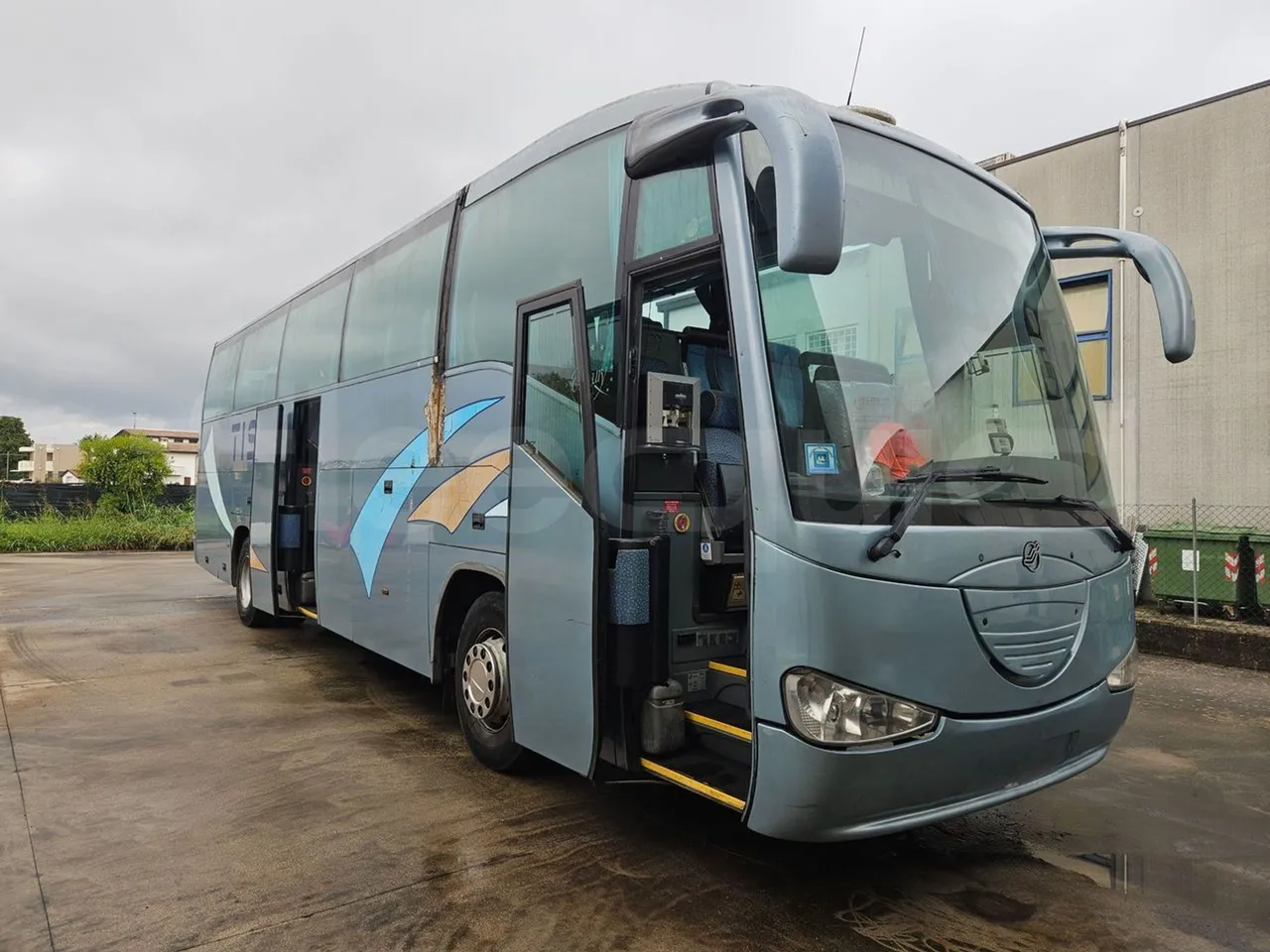 Scania Irizar K124EB / Euro 3 - 309 Kw - 12 Mt - 3/4 right front doors open
