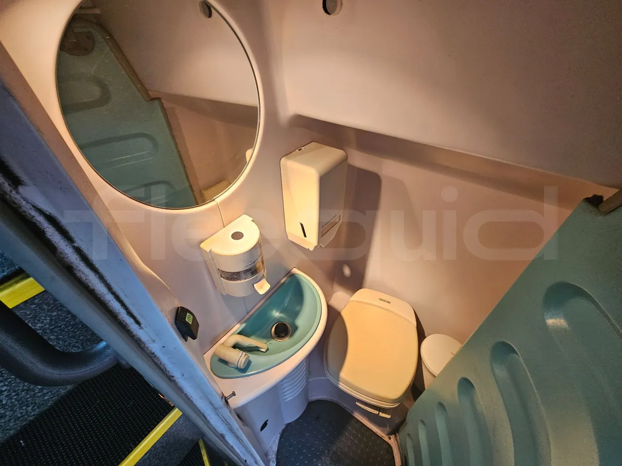Scania Irizar K124EB / Euro 3 - 309 Kw - 12 Mt - toilette accessories photo