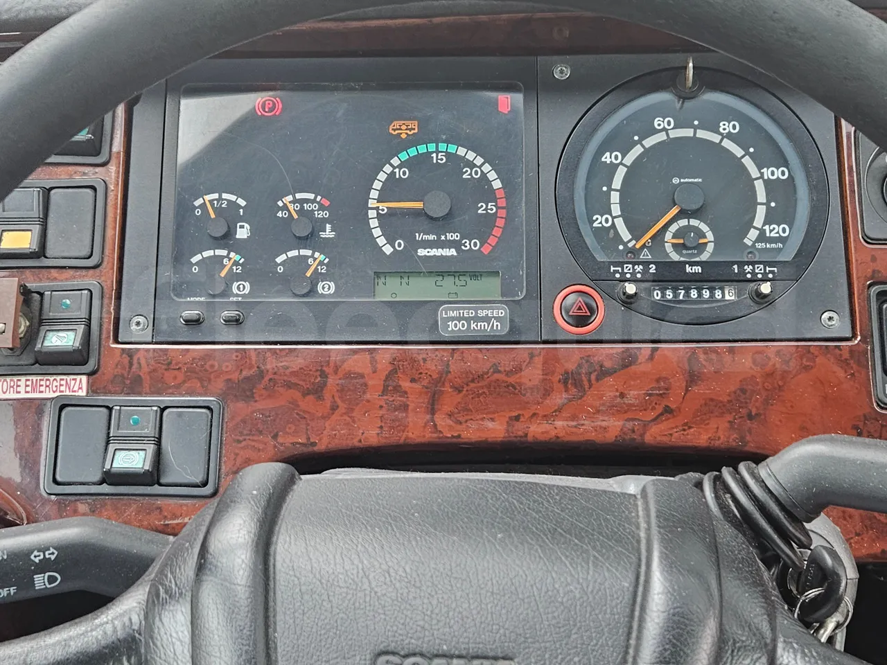 Scania Irizar K124EB / Euro 3 - 309 Kw - 12 Mt - dashboard lights on