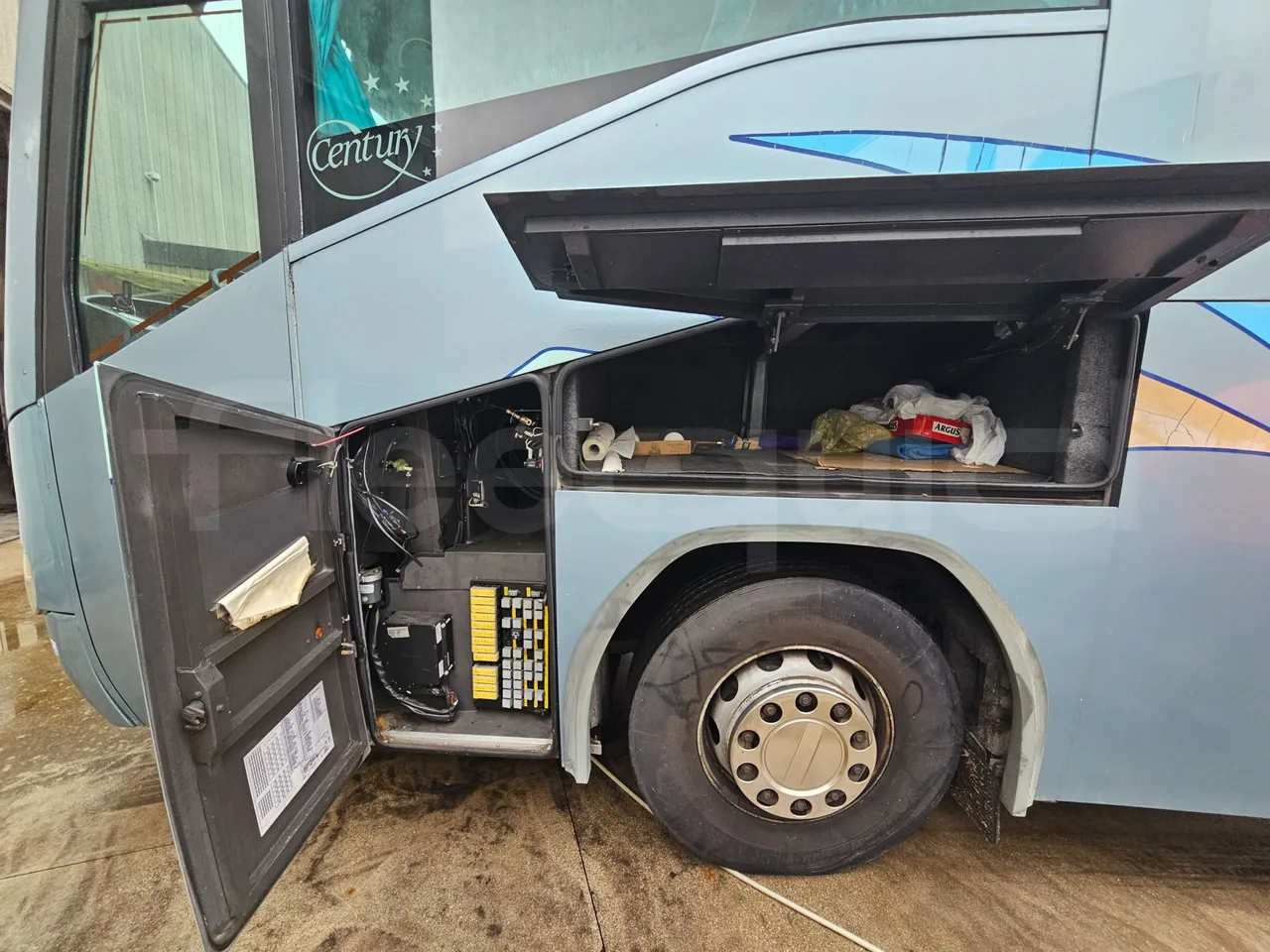 Scania Irizar K124EB / Euro 3 - 309 Kw - 12 Mt - external compartments photo