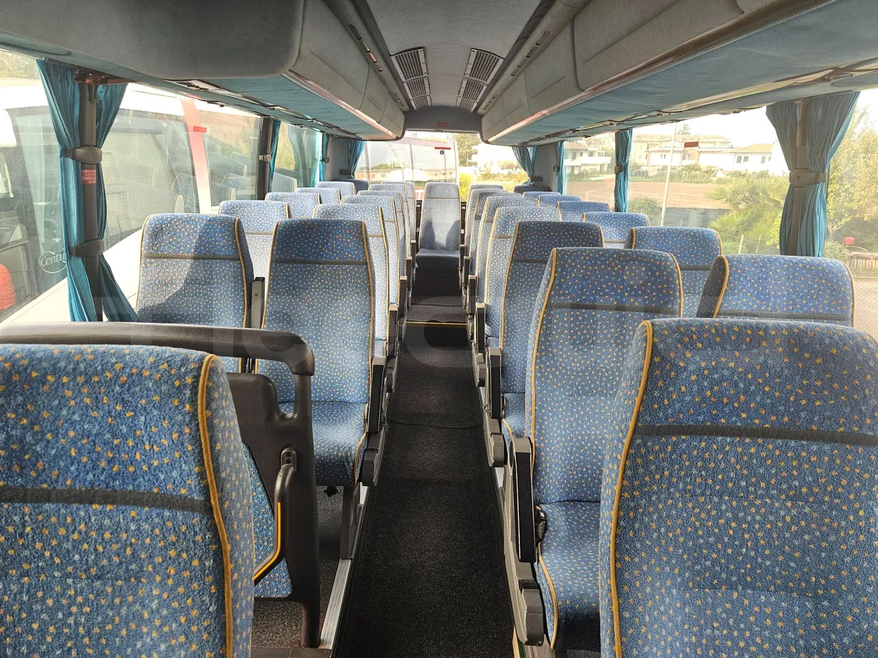 Scania Irizar K124EB / Euro 3 - 309 Kw - 12 Mt - reverse view middle aisle