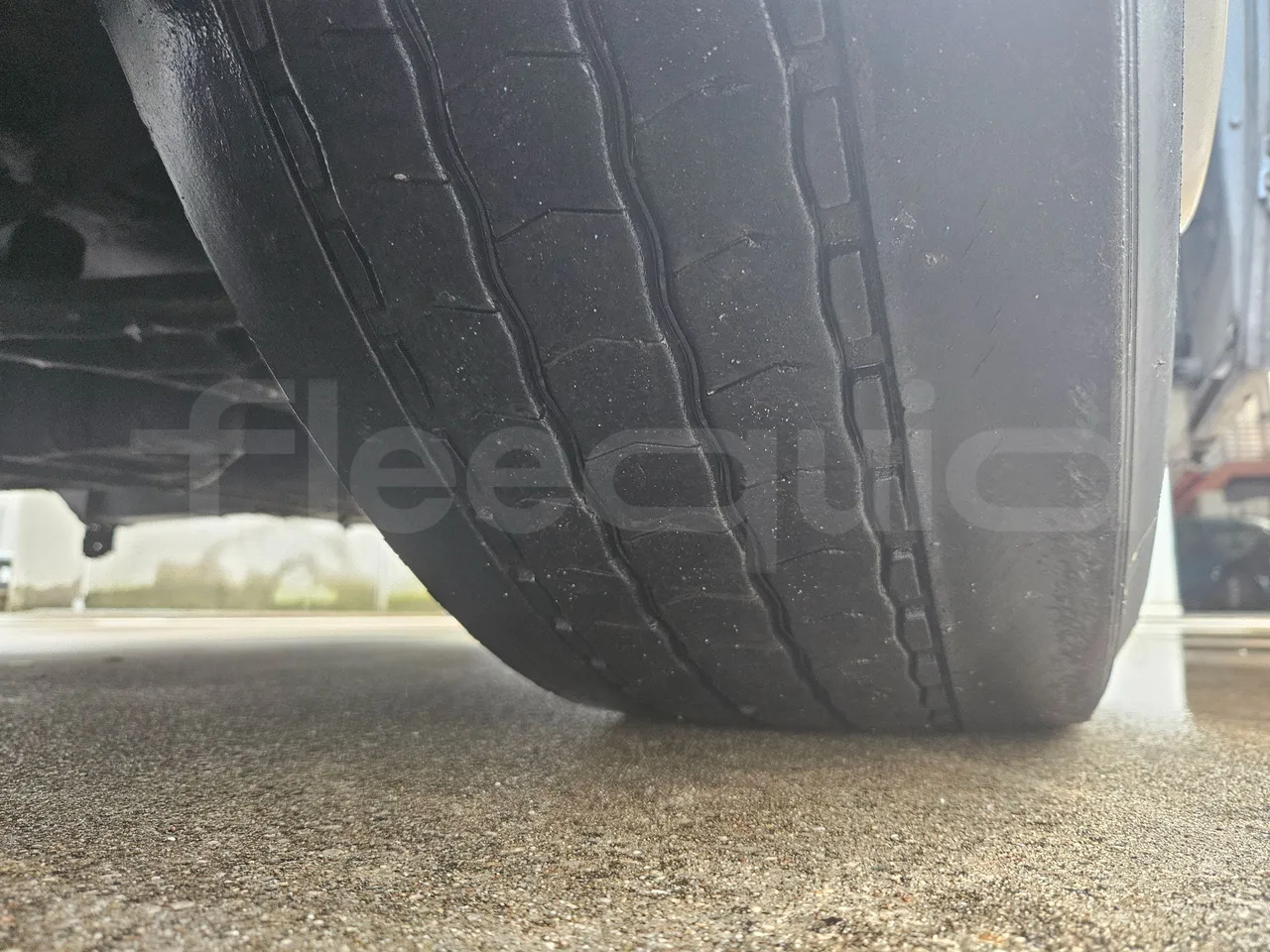Scania Irizar K124EB / Euro 3 - 309 Kw - 12 Mt - tread condition front tires right