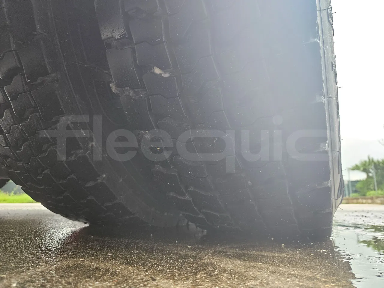 Scania Irizar K124EB / Euro 3 - 309 Kw - 12 Mt - tread condition second axle tires left