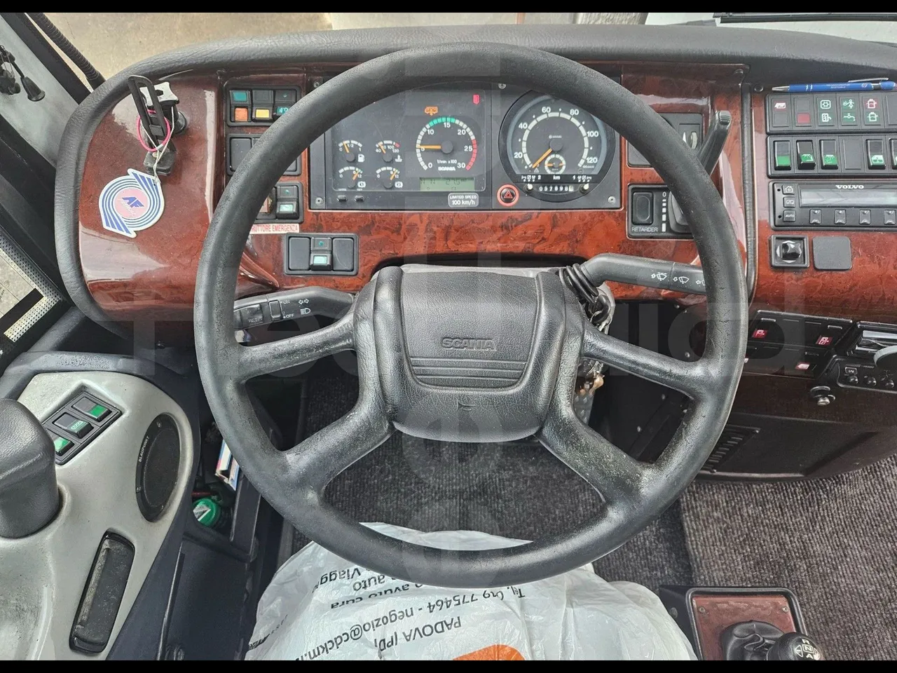 Scania Irizar K124EB / Euro 3 - 309 Kw - 12 Mt - steering wheel photo