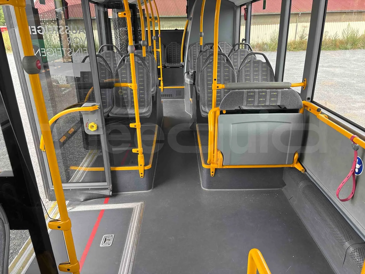 Mercedes-Benz Citaro - reverse view middle aisle