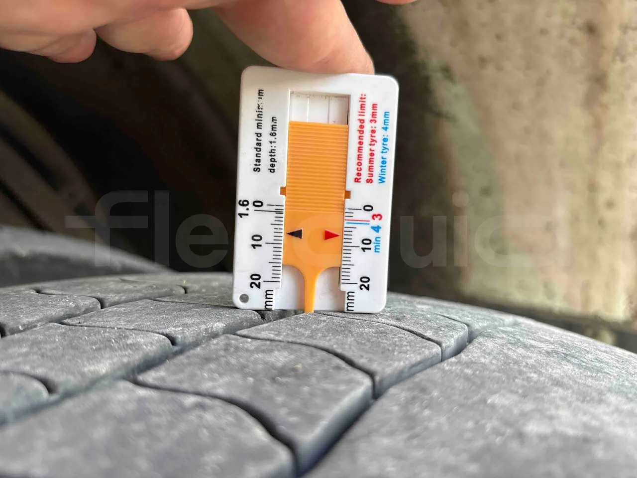 Mercedes-Benz Citaro - tread condition front tires right