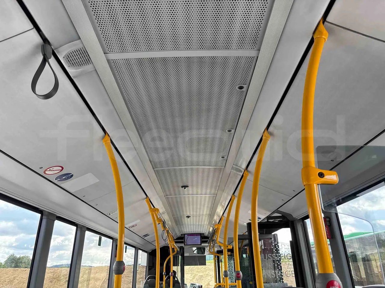 Mercedes-Benz Citaro - overhead compartments photo