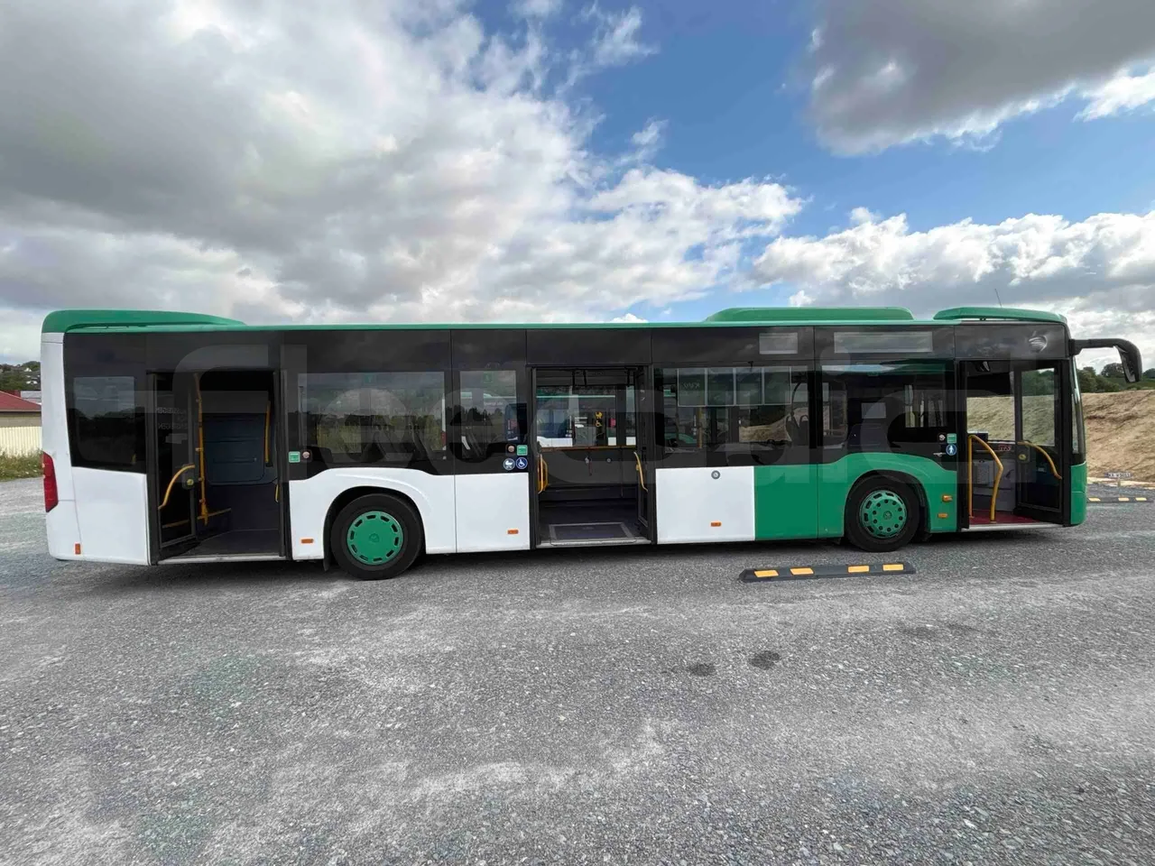 Mercedes-Benz Citaro - right side doors open