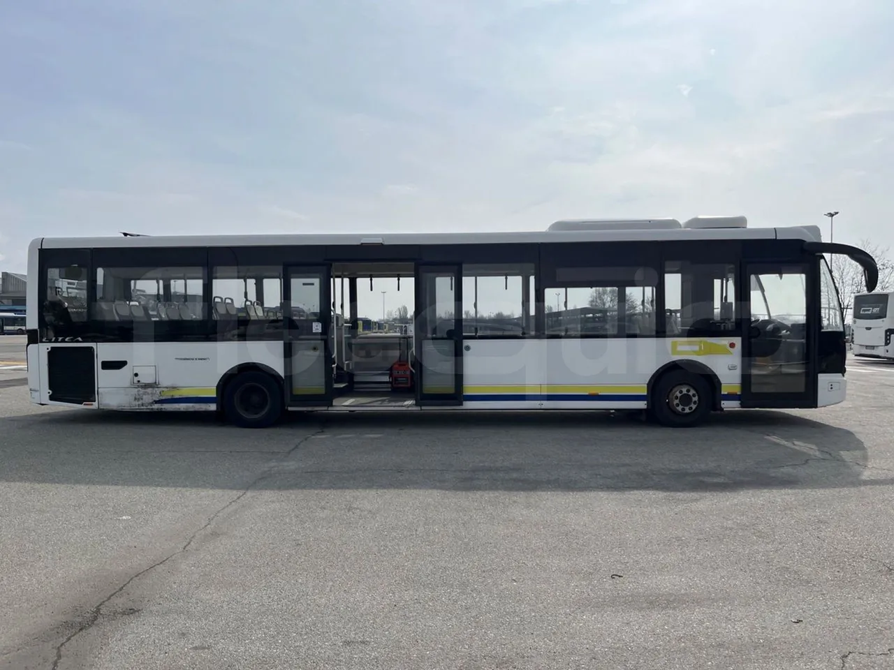 Vdl Citea LLE-120/255 405E1 - Euro6 - 182kW - 11.980mt - right side doors open