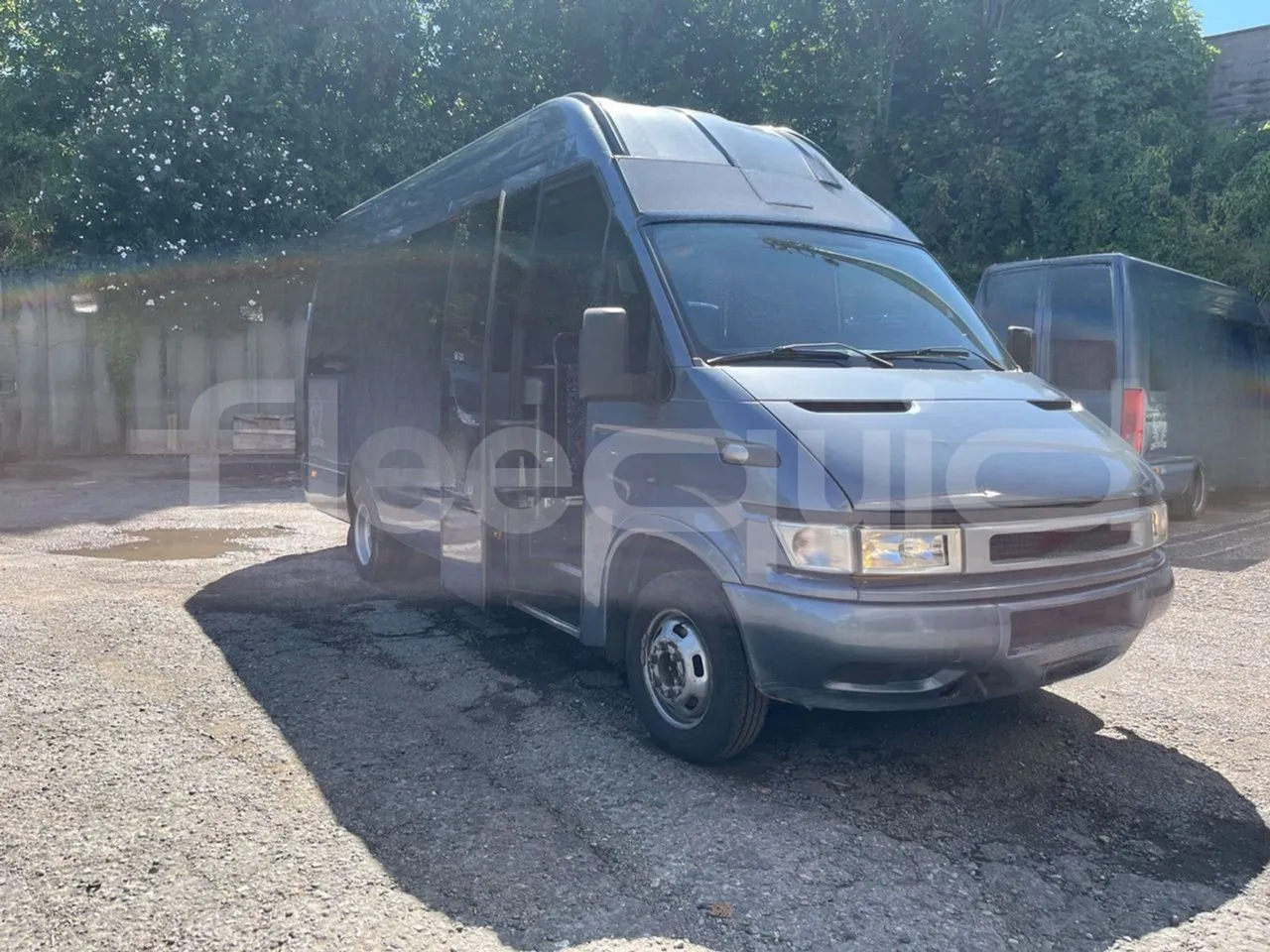 Iveco Daily A50C - EUR3 - 107kW - 6.948m - 3/4 right front doors open
