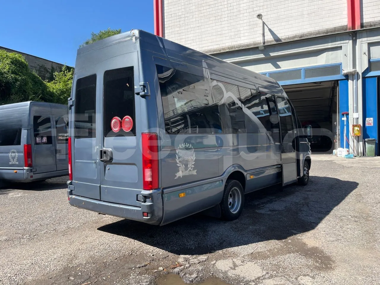 Iveco Daily A50C - EUR3 - 107kW - 6.948m - 3/4 right rear doors closed