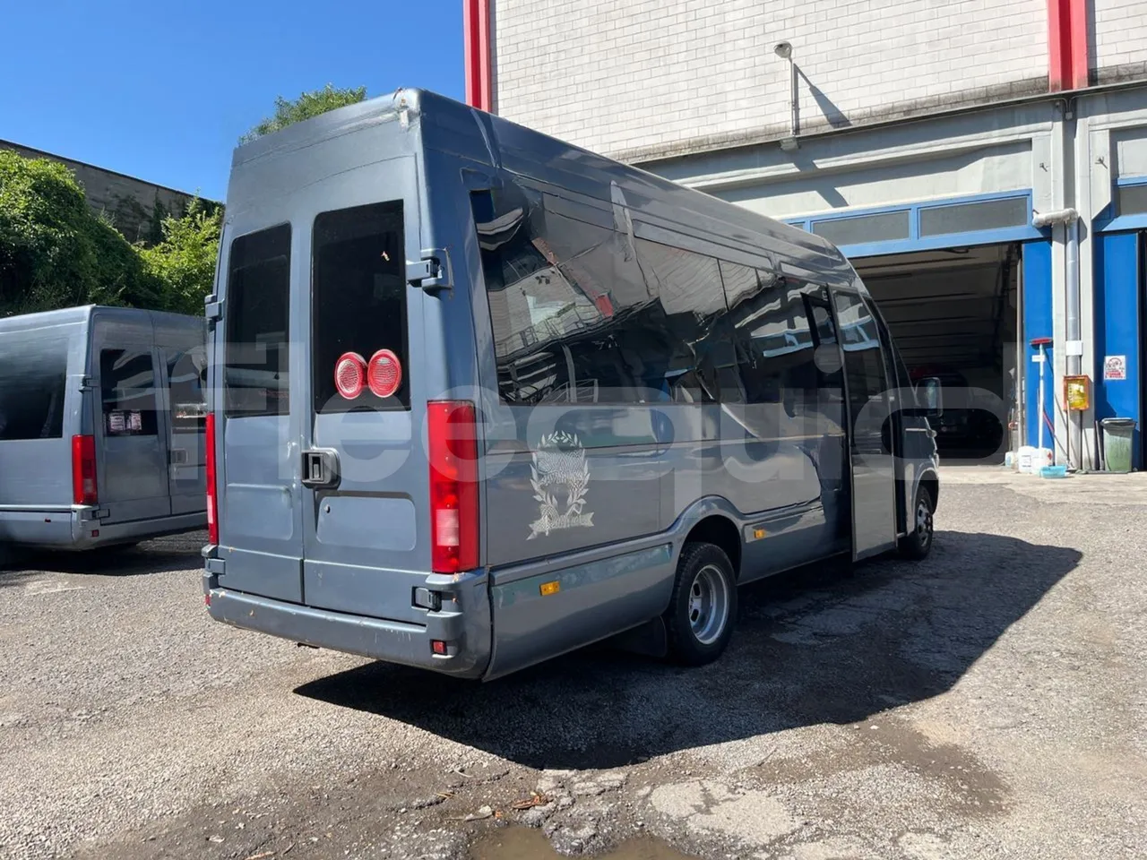 Iveco Daily A50C - EUR3 - 107kW - 6.948m - 3/4 right rear doors open