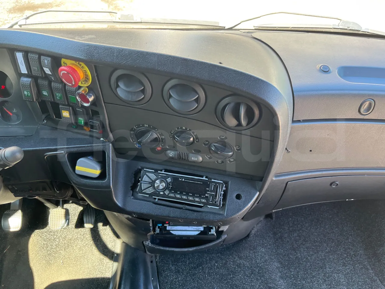 Iveco Daily A50C - EUR3 - 107kW - 6.948m - radio accessories photo