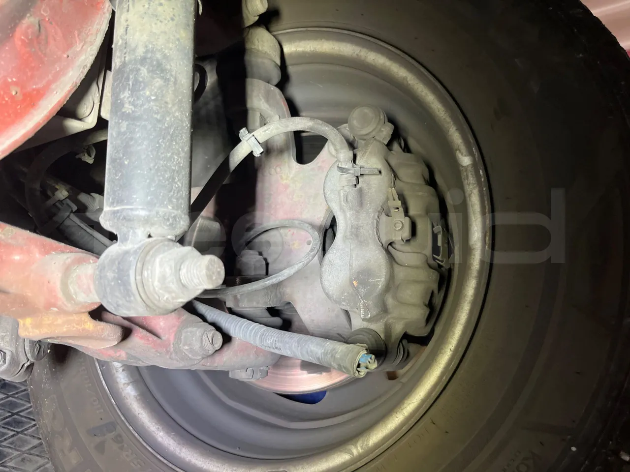 Iveco Daily A50C - EUR3 - 107kW - 6.948m - front brake calipers right