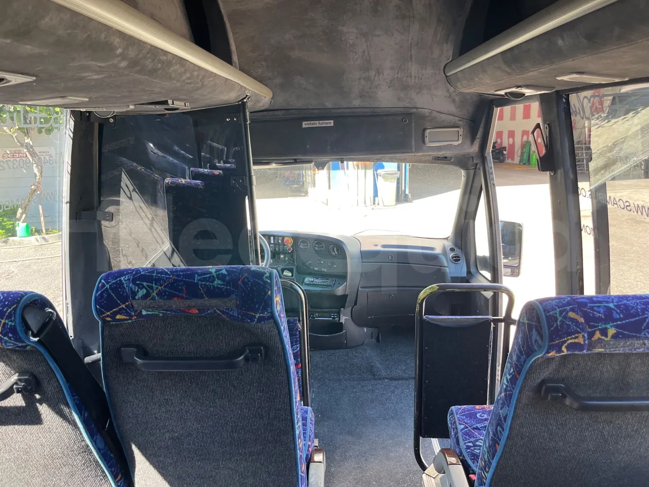 Iveco Daily A50C - EUR3 - 107kW - 6.948m - forward view middle aisle