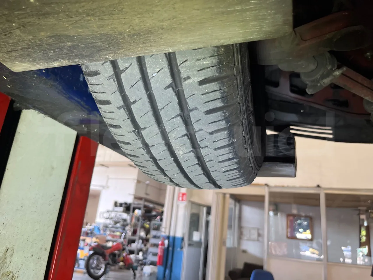 Iveco Daily A50C - EUR3 - 107kW - 6.948m - tread condition front tires left