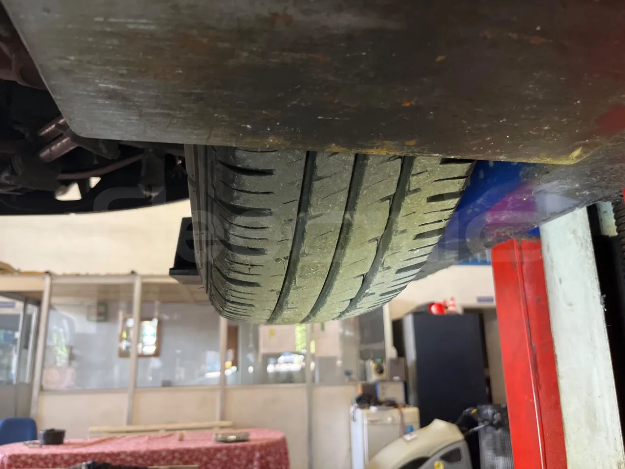 Iveco Daily A50C - EUR3 - 107kW - 6.948m - tread condition front tires right