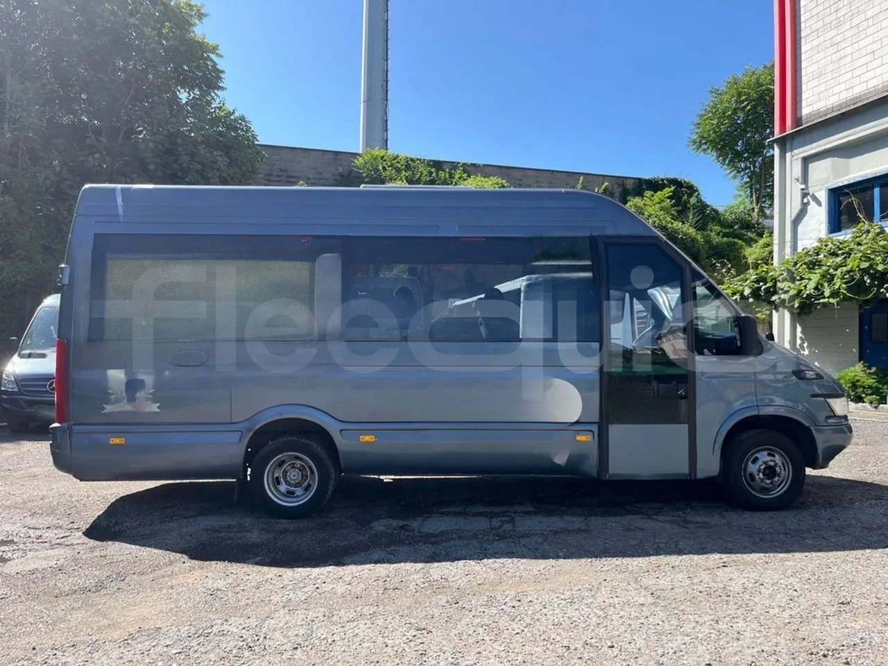 Iveco Daily A50C - EUR3 - 107kW - 6.948m - right side doors closed