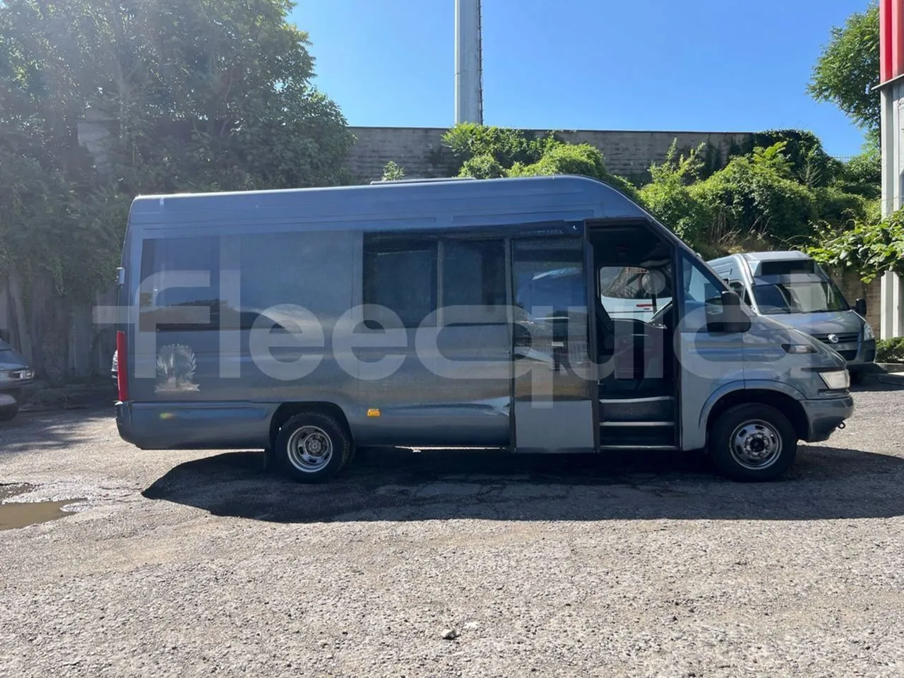 Iveco Daily A50C - EUR3 - 107kW - 6.948m - right side doors open
