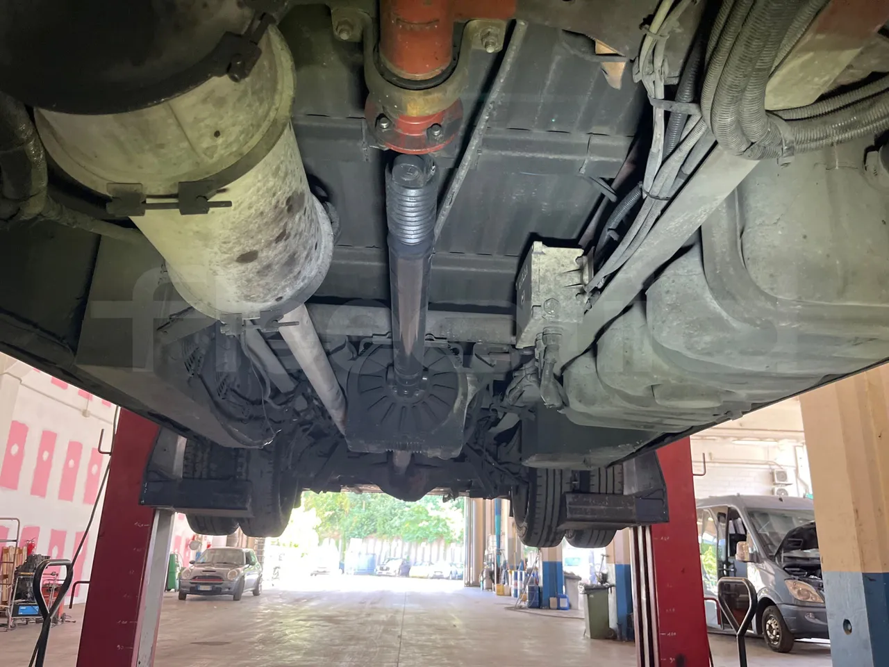 Iveco Daily A50C - EUR3 - 107kW - 6.948m - central undercarriage photo