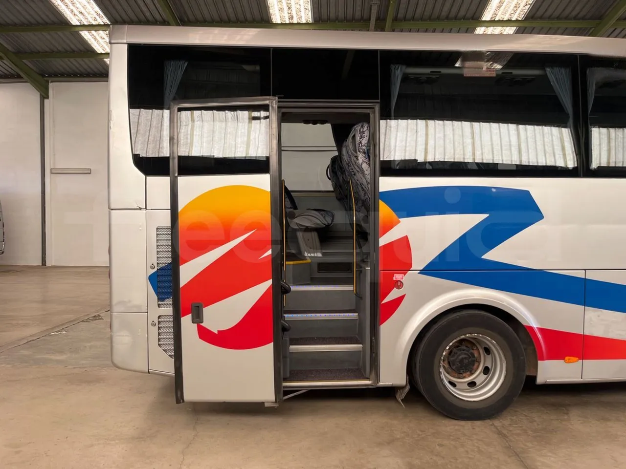 Otokar Vectio T Vectio 290T/ Euro 5 - 213 Kw - 10 Mt - front door 2 open
