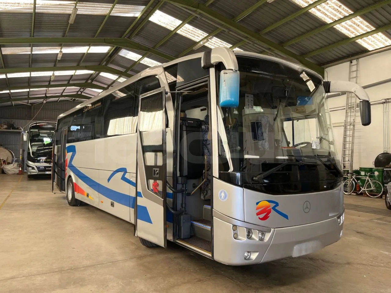 Otokar Vectio T Vectio 290T/ Euro 5 - 213 Kw - 10 Mt - 3/4 right front doors open
