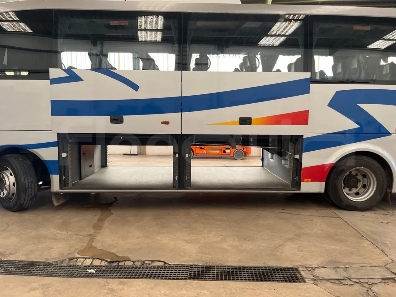 Otokar Vectio T Vectio 290T/ Euro 5 - 213 Kw - 10 Mt - luggage rack photo