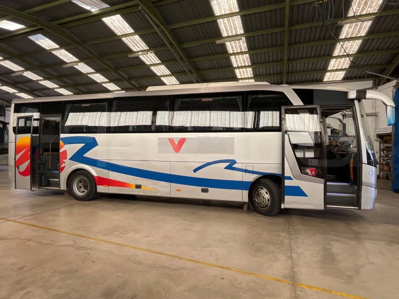 Otokar Vectio T Vectio 290T/ Euro 5 - 213 Kw - 10 Mt - right side doors open