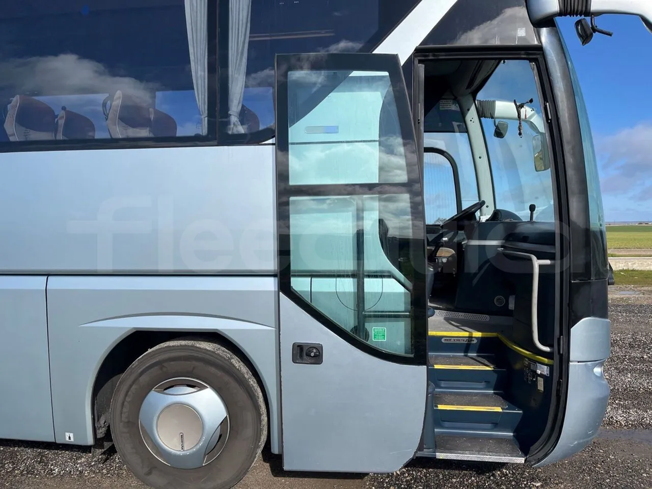 Neoplan N2216 N2216/3 - EUR4 - 324kW - 13.800m - front door 1 open