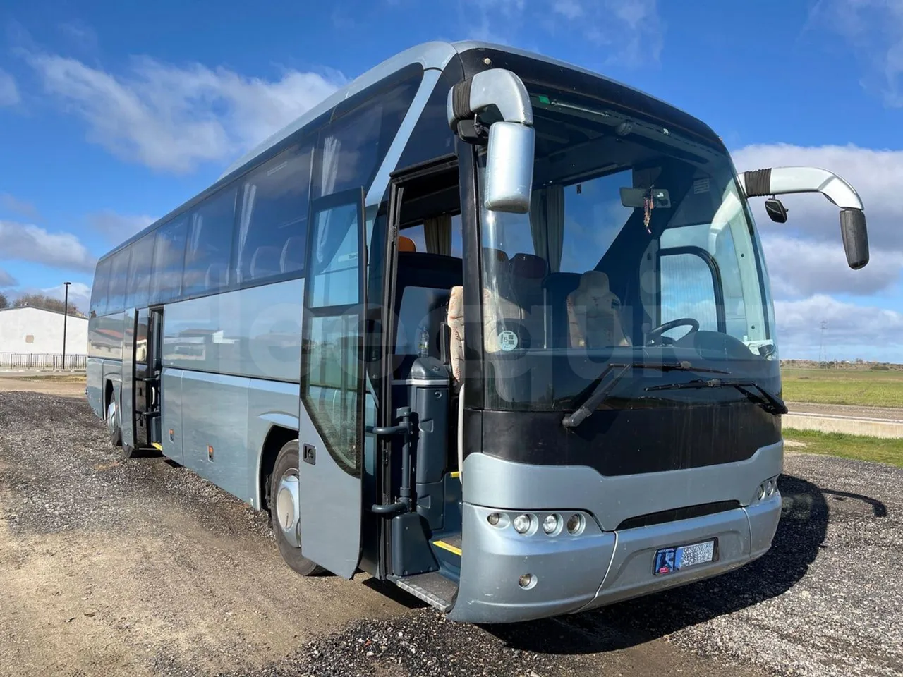 Neoplan N2216 N2216/3 - EUR4 - 324kW - 13.800m - 3/4 right front doors open