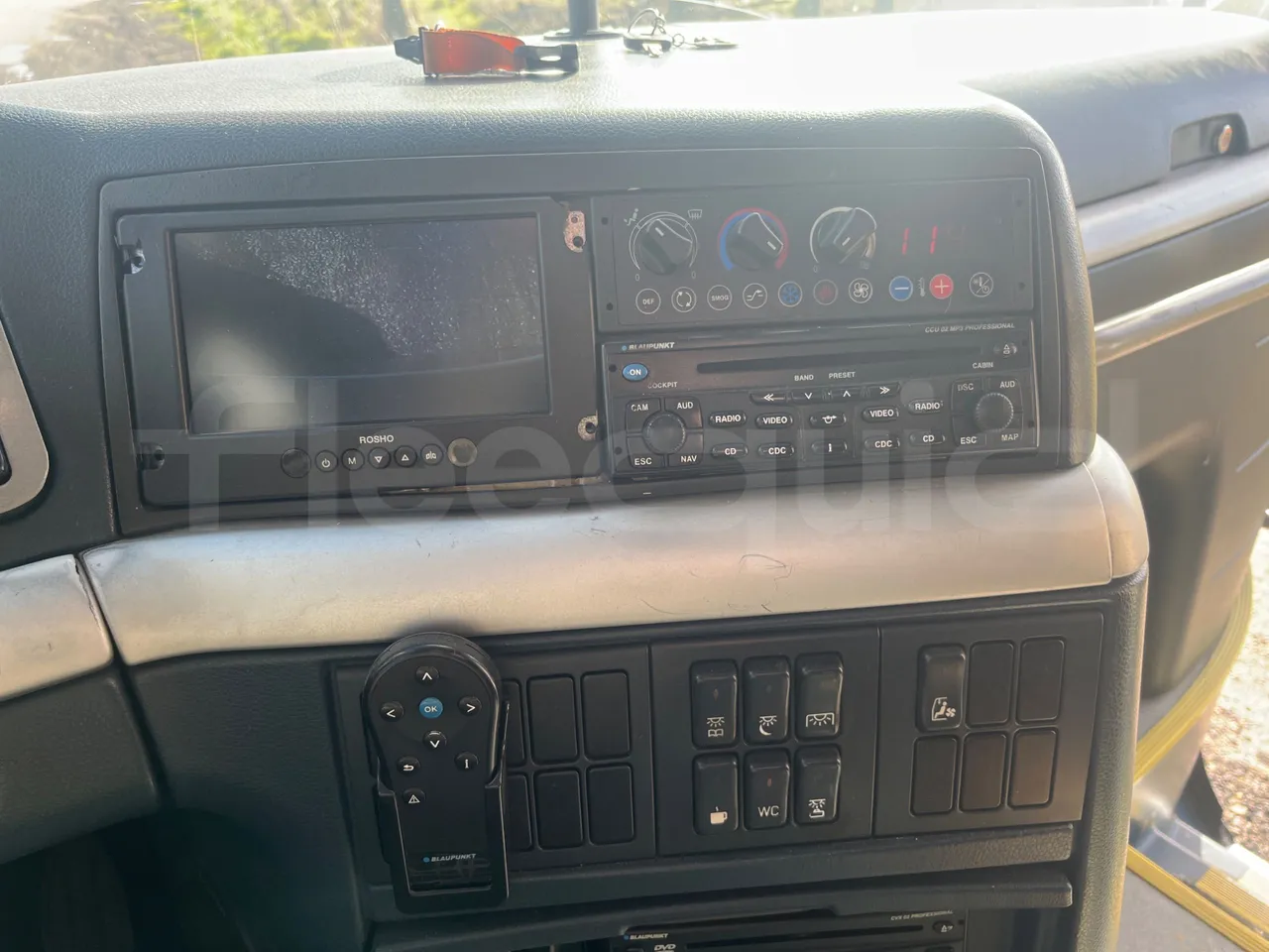 Neoplan N2216 N2216/3 - EUR4 - 324kW - 13.800m - radio accessories photo