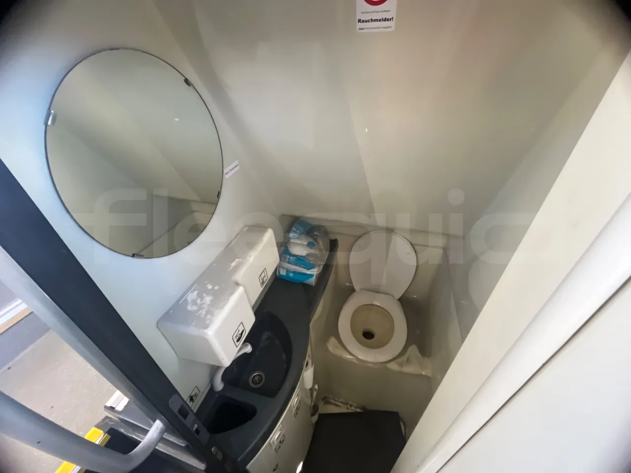 Neoplan N2216 N2216/3 - EUR4 - 324kW - 13.800m - toilette accessories photo