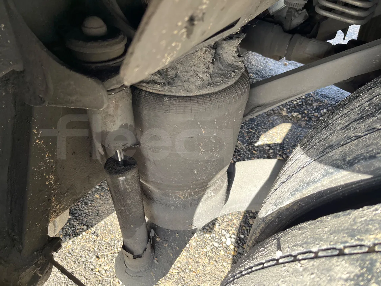 Neoplan N2216 N2216/3 - EUR4 - 324kW - 13.800m - axel 2 air springs 1 left