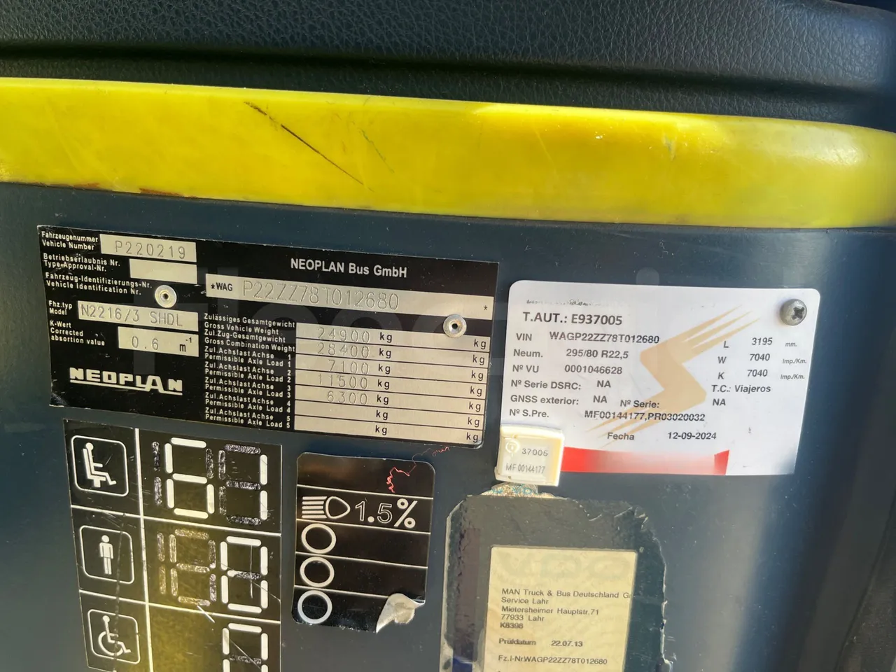 Neoplan N2216 N2216/3 - EUR4 - 324kW - 13.800m - onboard devices 3