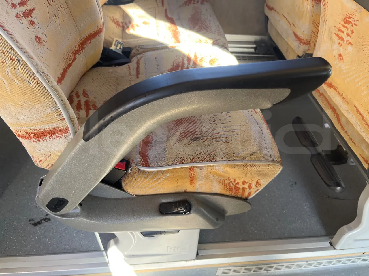 Neoplan N2216 N2216/3 - EUR4 - 324kW - 13.800m - armrest detail photo