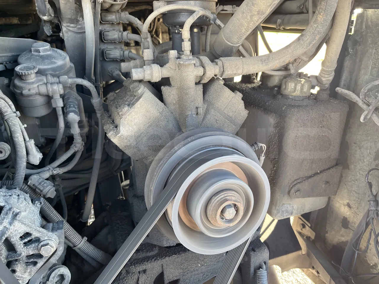 Neoplan N2216 N2216/3 - EUR4 - 324kW - 13.800m - air conditioning compressor