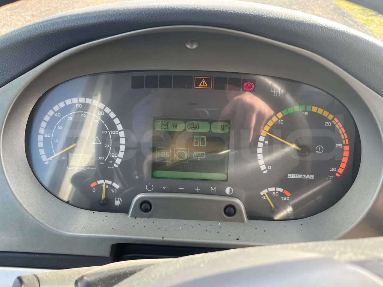 Neoplan N2216 N2216/3 - EUR4 - 324kW - 13.800m - dashboard lights on