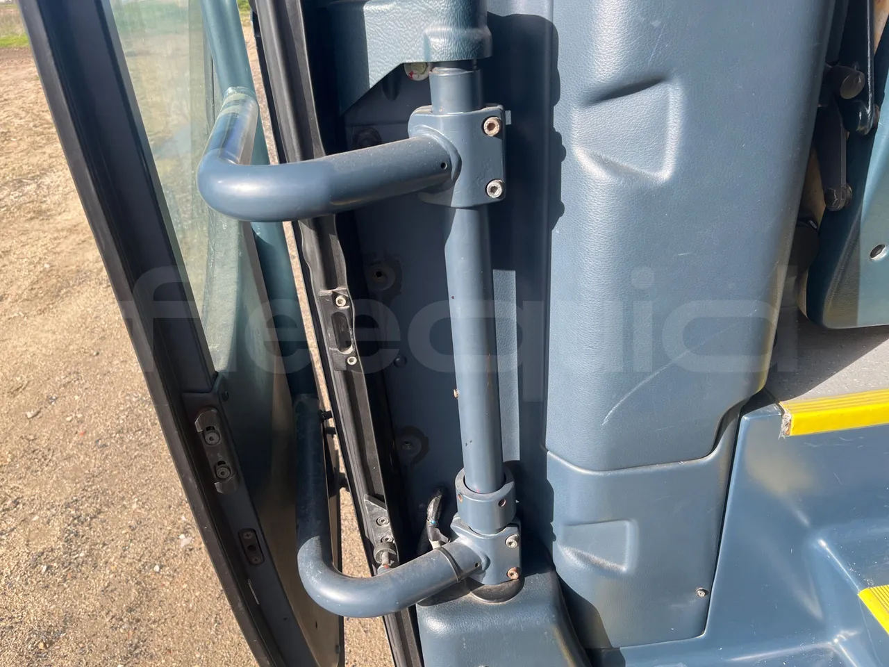 Neoplan N2216 N2216/3 - EUR4 - 324kW - 13.800m - door mechanism photo