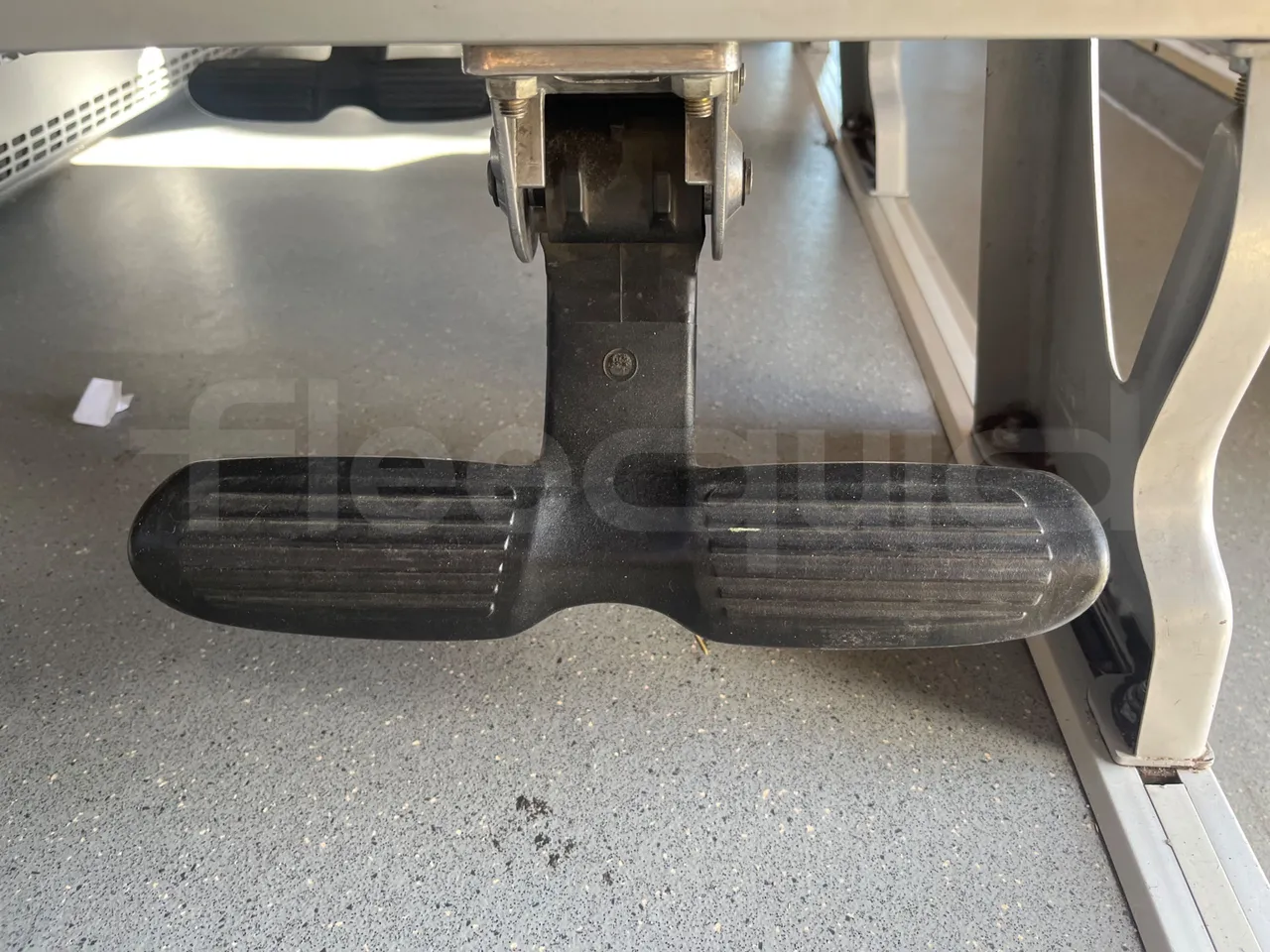 Neoplan N2216 N2216/3 - EUR4 - 324kW - 13.800m - footrest detail photo