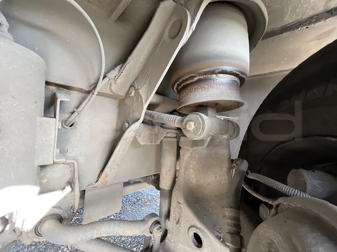 Neoplan N2216 N2216/3 - EUR4 - 324kW - 13.800m - front air springs right