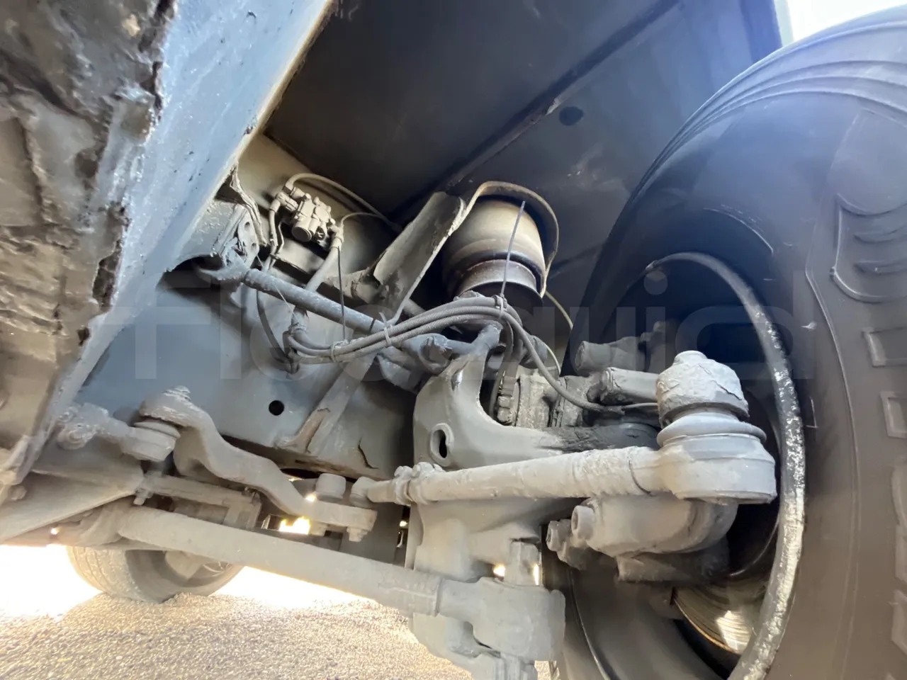 Neoplan N2216 N2216/3 - EUR4 - 324kW - 13.800m - front shock absorbers left