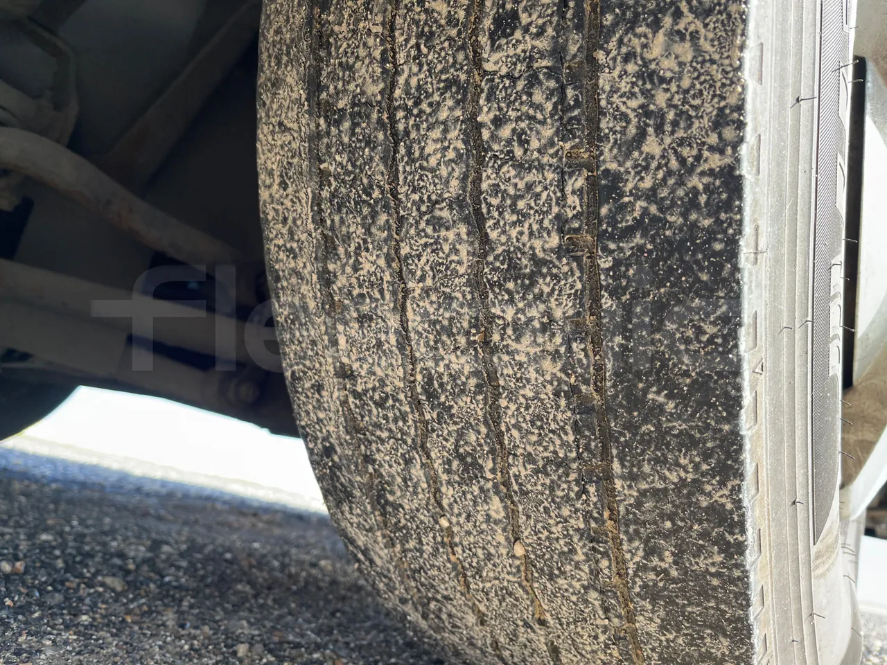 Neoplan N2216 N2216/3 - EUR4 - 324kW - 13.800m - tread condition front tires right